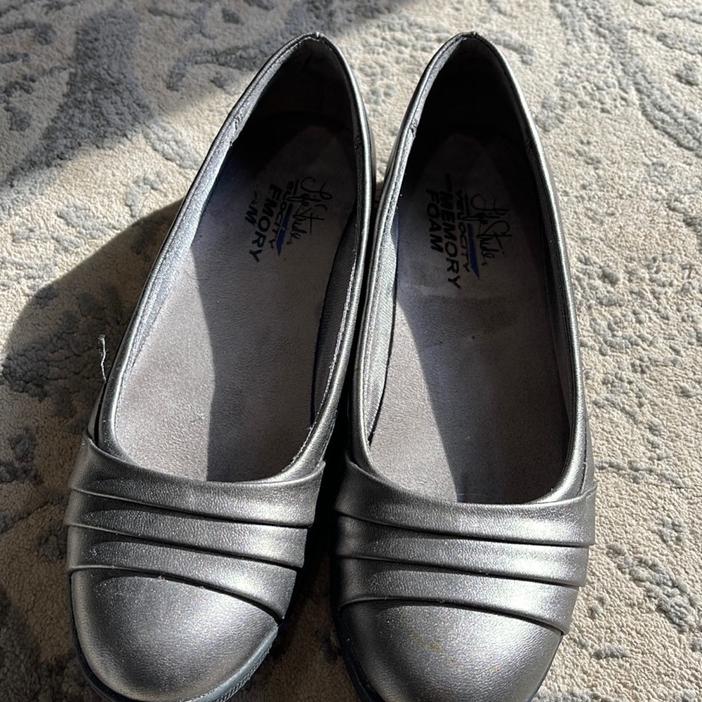 Size six medium flats by life stride used but still have life